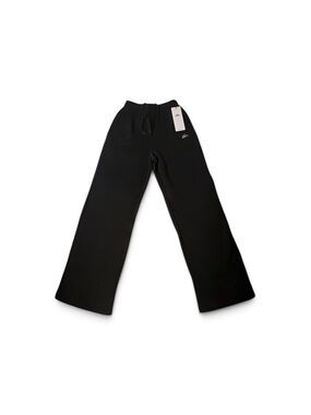 ALO Yoga Accolade Straight Leg Sweatpant - Black